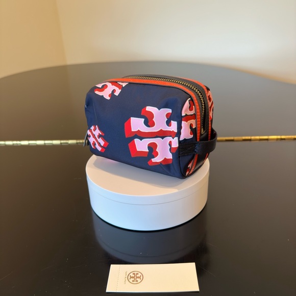 NWT Authentic Rare Luxury Travel Tory Burch Flying Logo Cosmetic Case/Bag - Picture 8 of 17